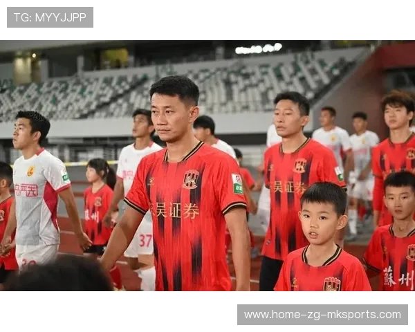 河南队周大地试训亮相，前场回做顺脚送出直塞